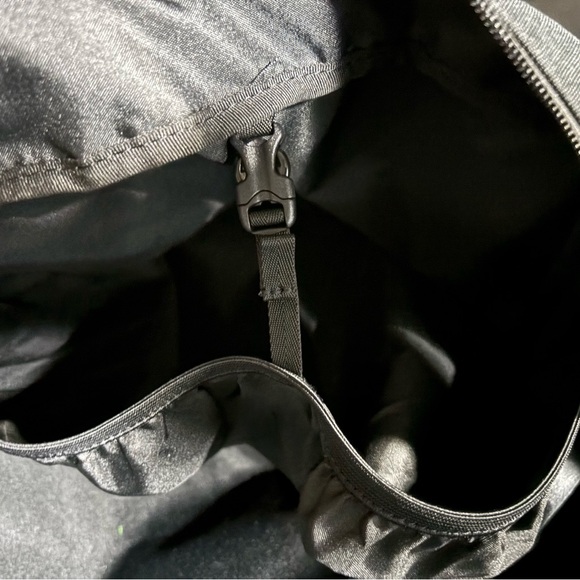 Nike medium Duffle bag Gently used - Picture 4 of 5